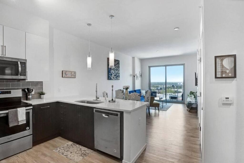 Apartment 1br Oasis In Downtown W Balcony & Views *