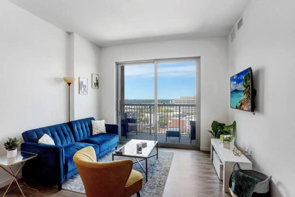1br Oasis In Downtown W Balcony & Views Apartment *